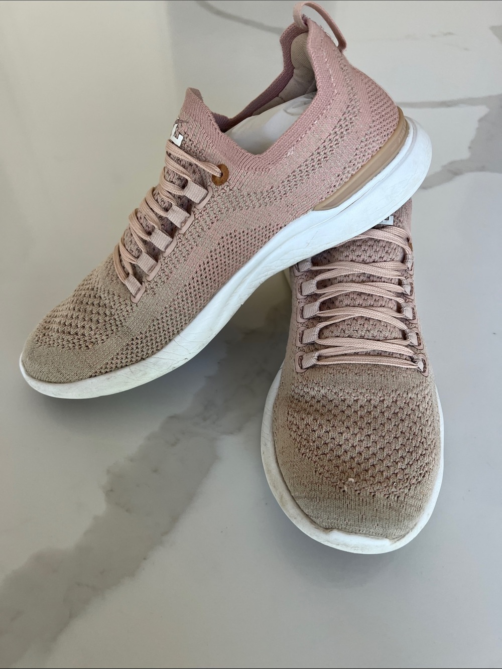 APL Women’s Knit Sneakers size 8 - Blush with gold hombre style.